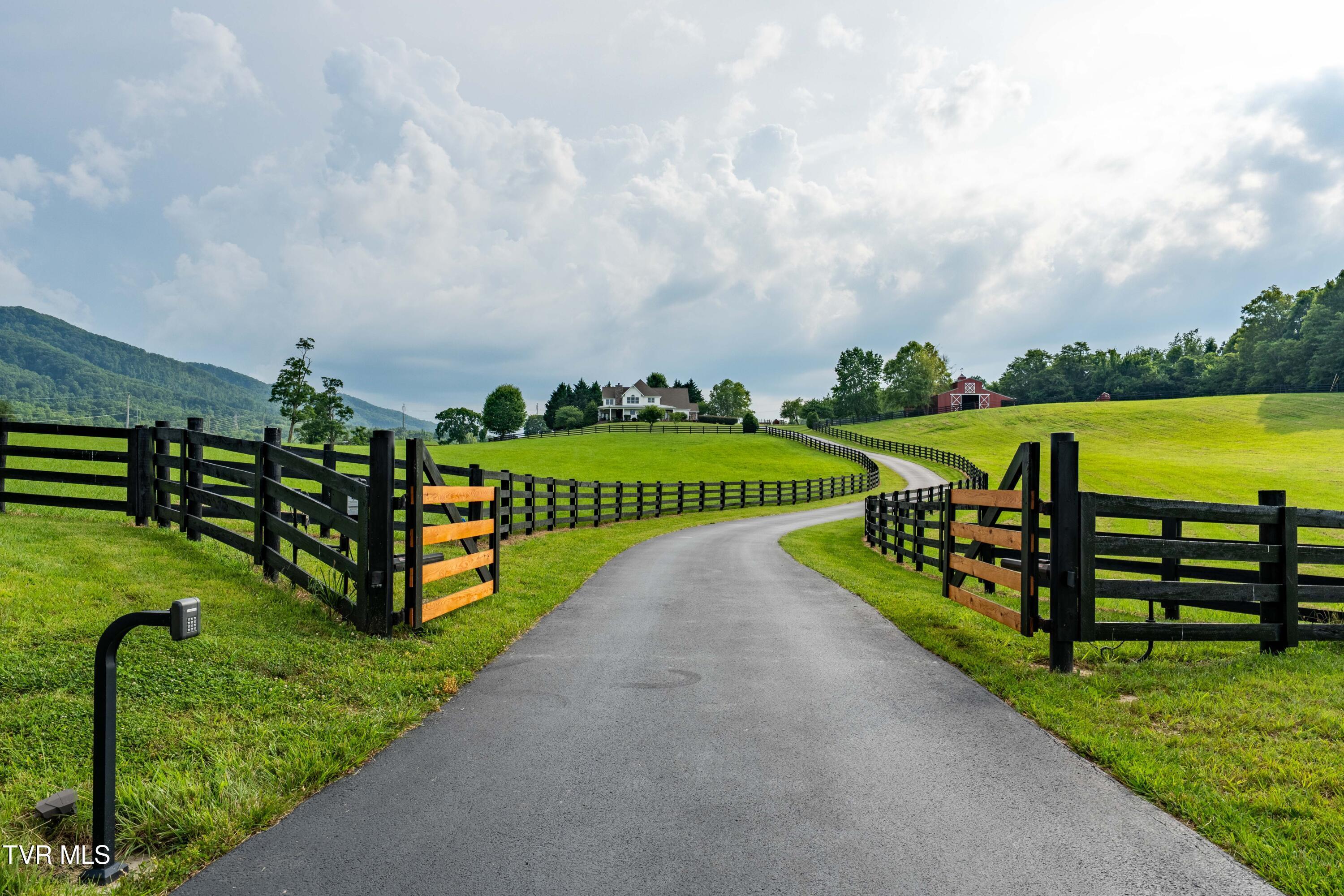 Image 4: 2294 Dry Creek Rd (86 of 156)