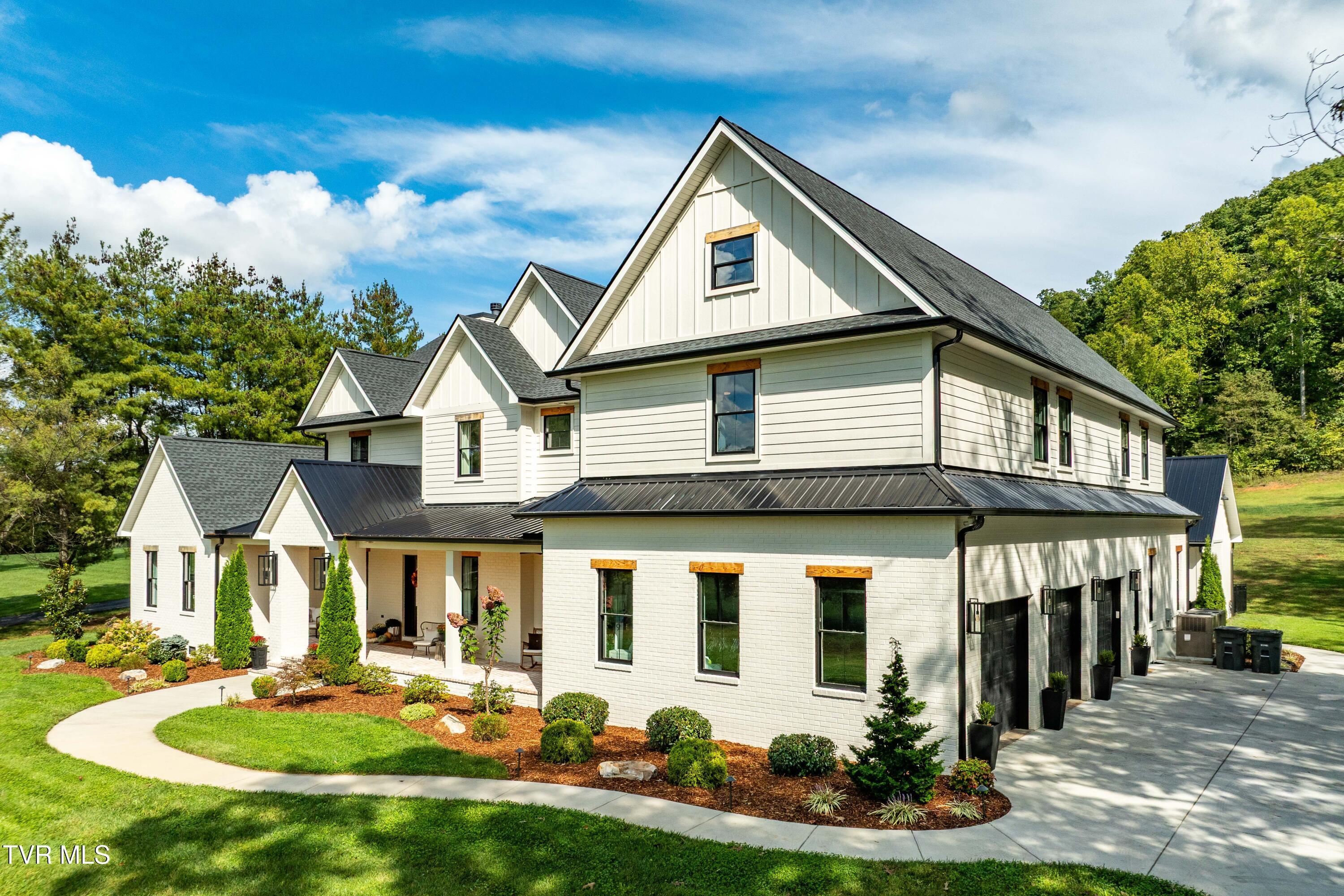 Image 4: 2333 Rock Springs Road (16 of 169)