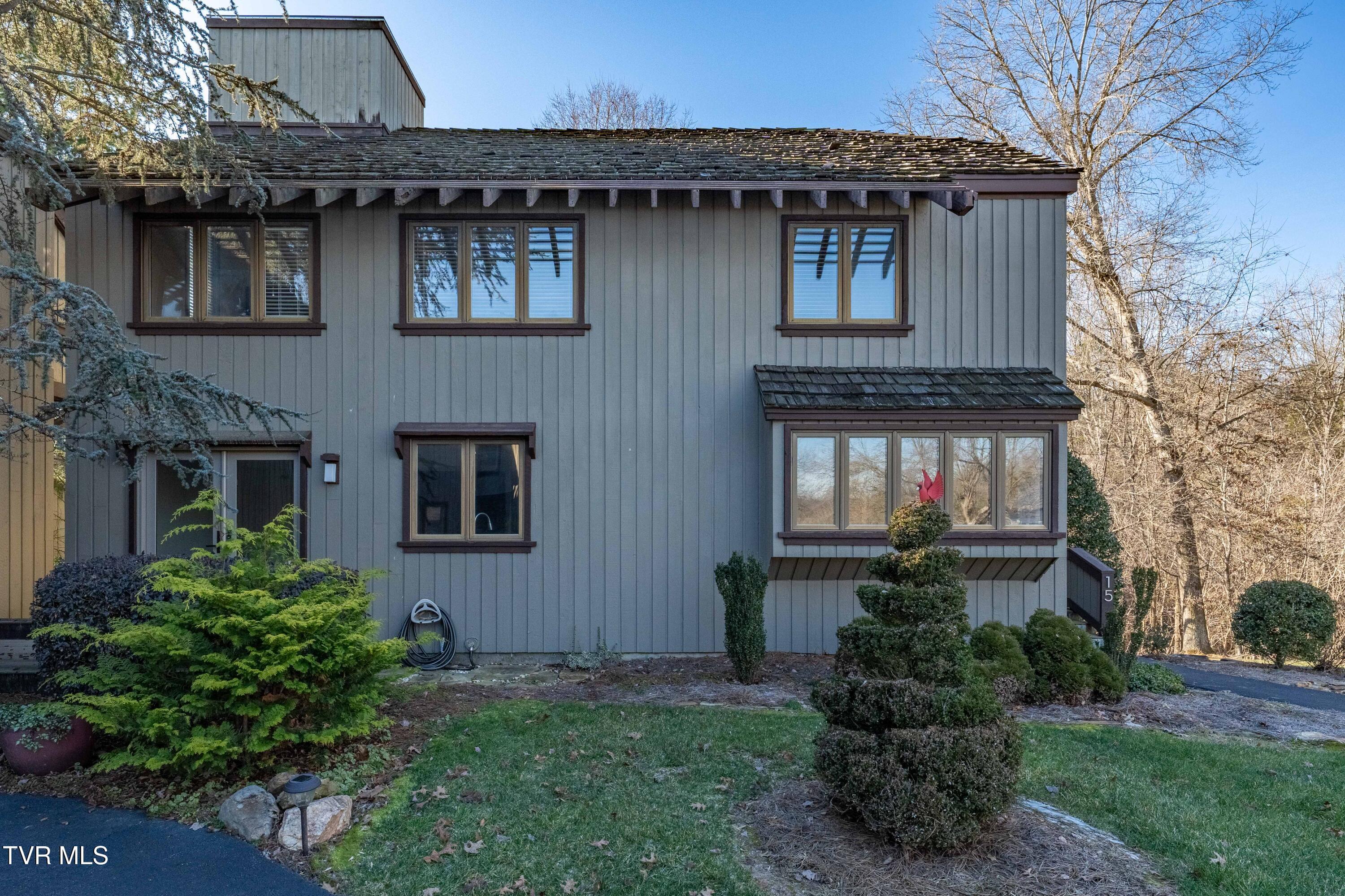 Image 2: 15 Crown Circle (4 of 67)