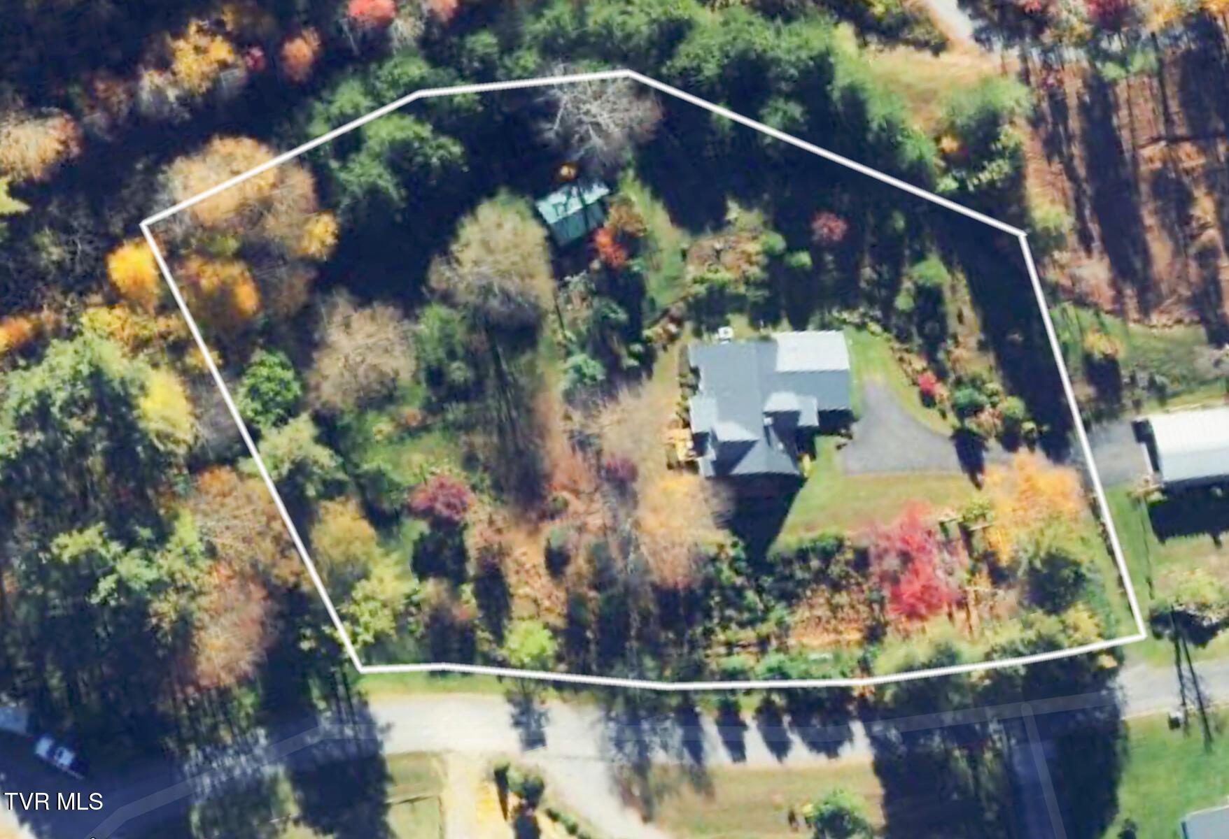 Image 4: 261 Calvary Ln-5