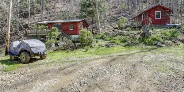 869 Tumbling Creek Road
