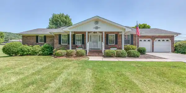 105 Livesay Circle