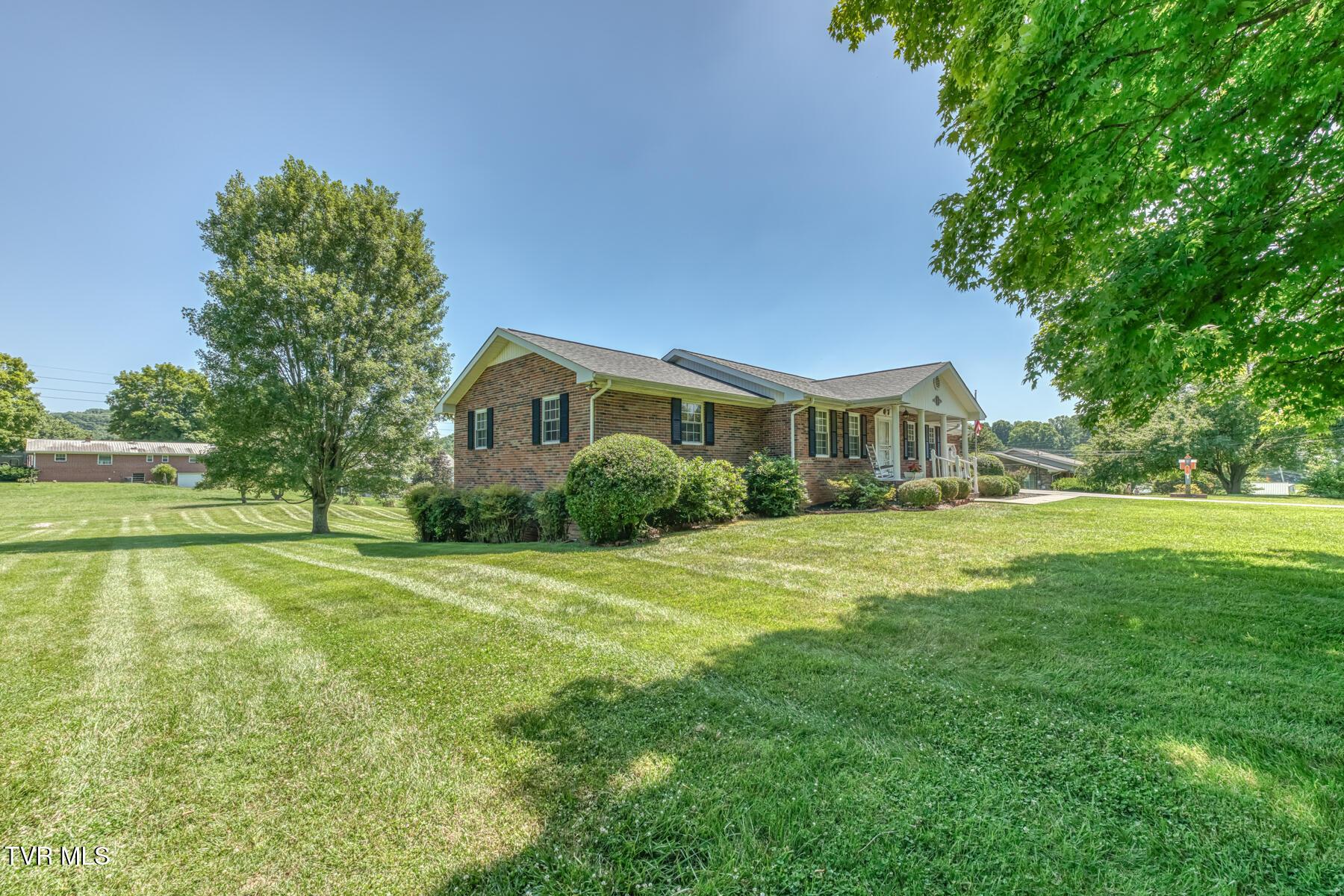Image 4: 105 Livesay Cir-63