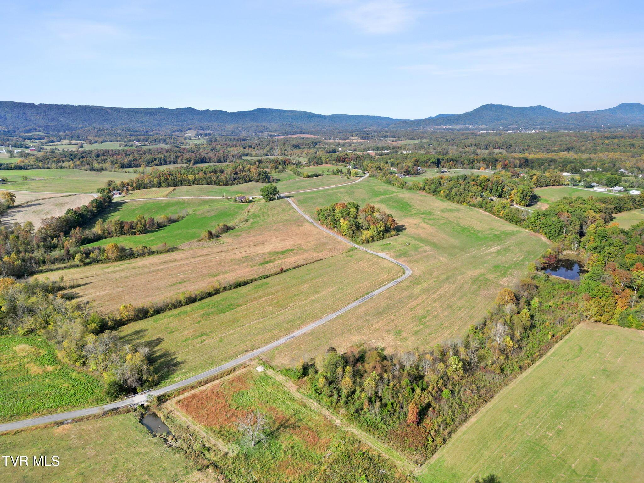 Image 4: 13-web-or-mls-DJI_0505 - Copy