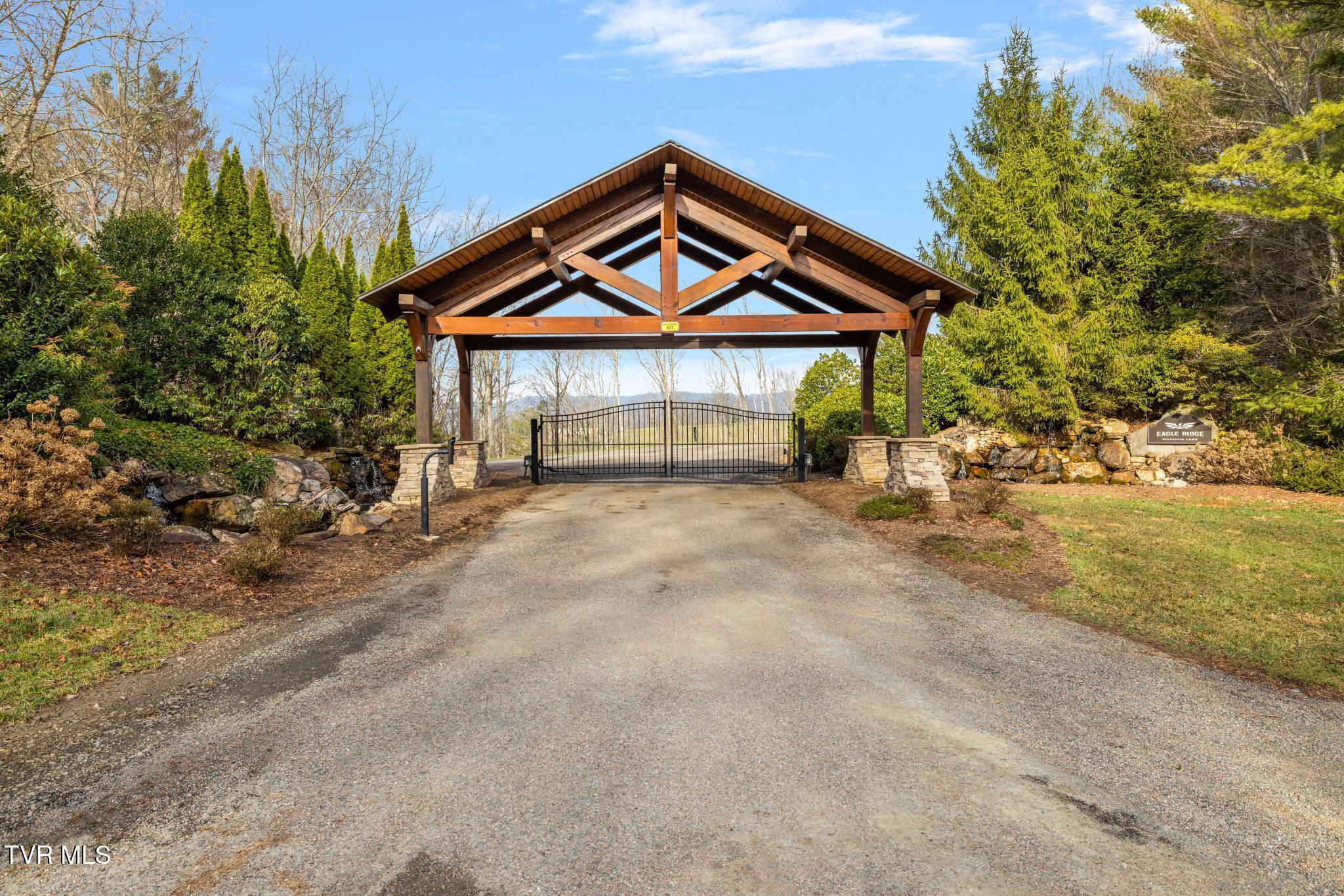 Image 3: Gated entrance to the community