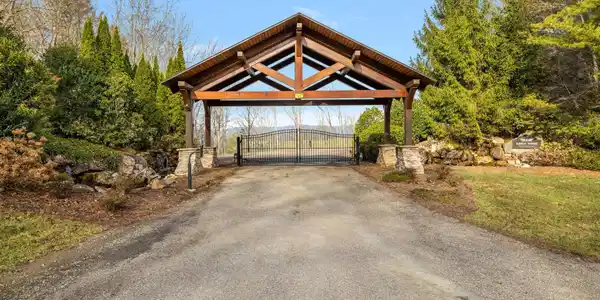 Image 3: Gated entrance to the community