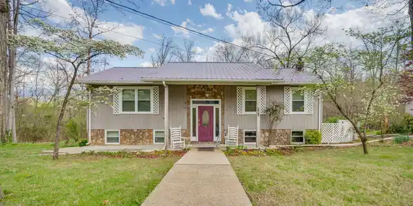 101 South Hickory Circle