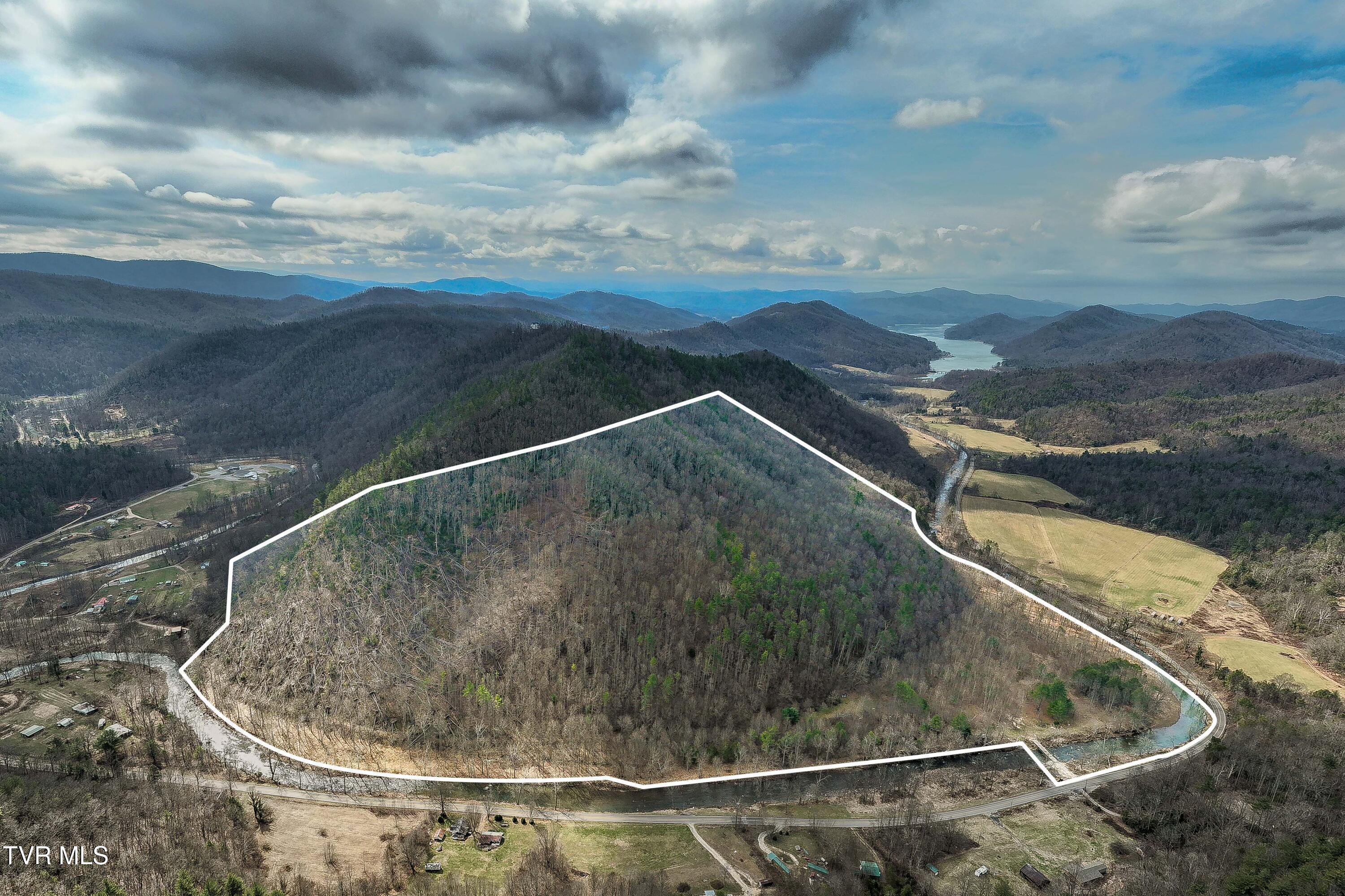 Image 1: 9613 Roan Creek Road (5 of 71)