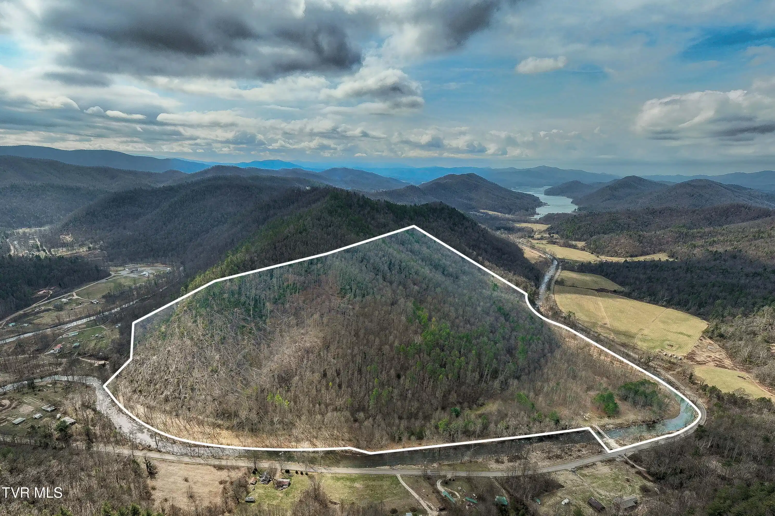 Image 1: 9613 Roan Creek Road (5 of 71)