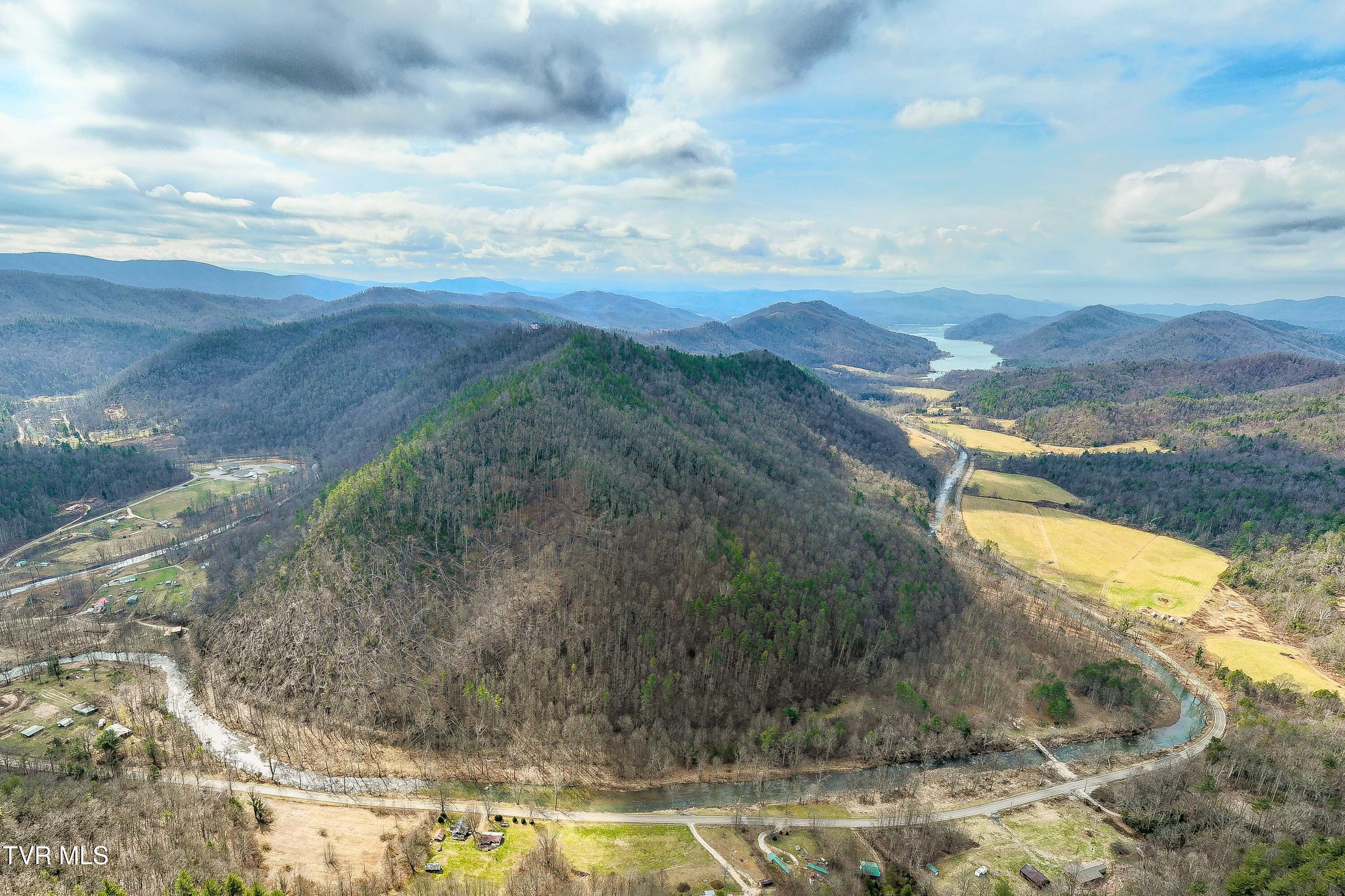Image 2: 9613 Roan Creek Road (6 of 71)