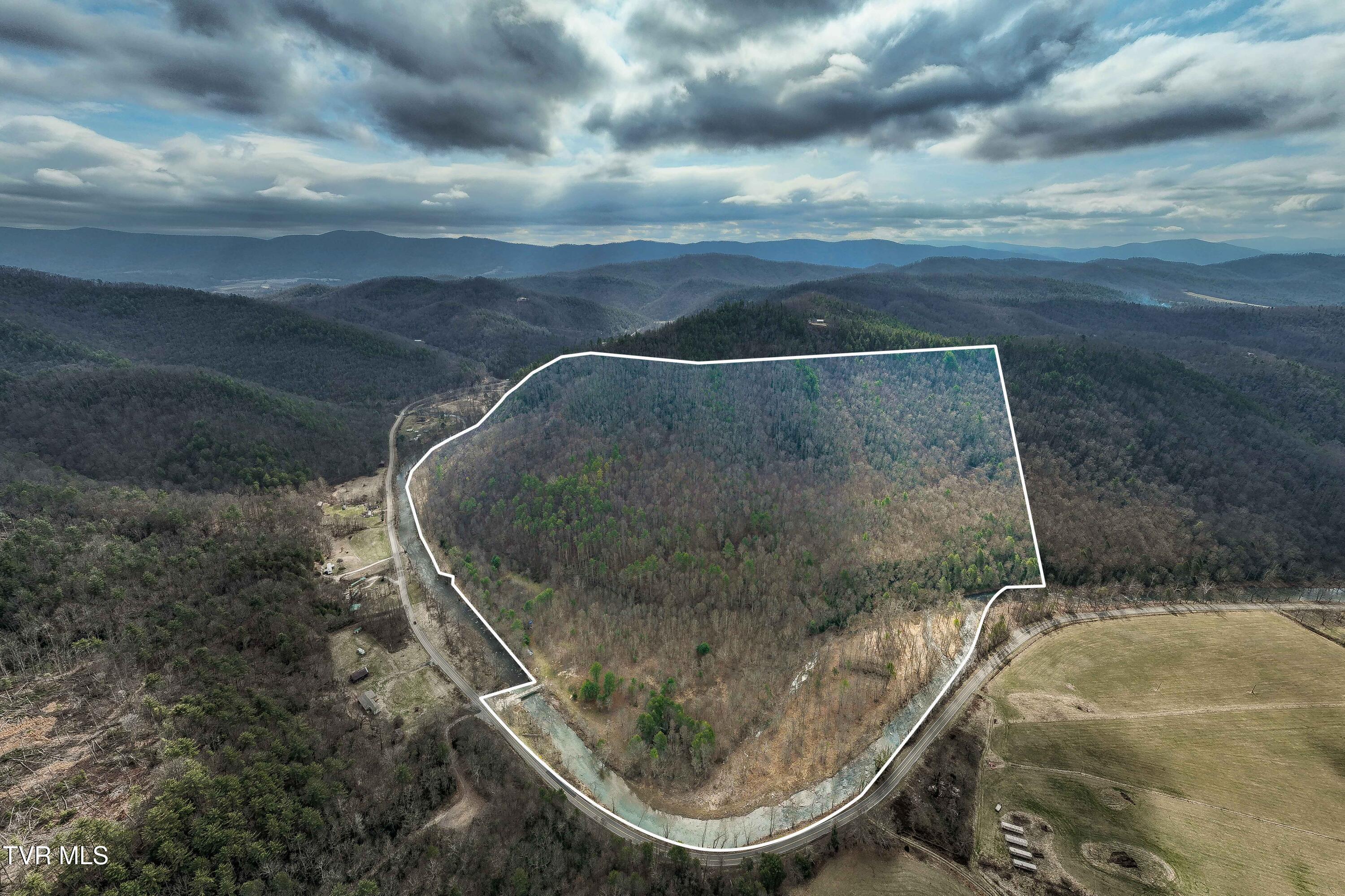 Image 3: 9613 Roan Creek Road (1 of 71)