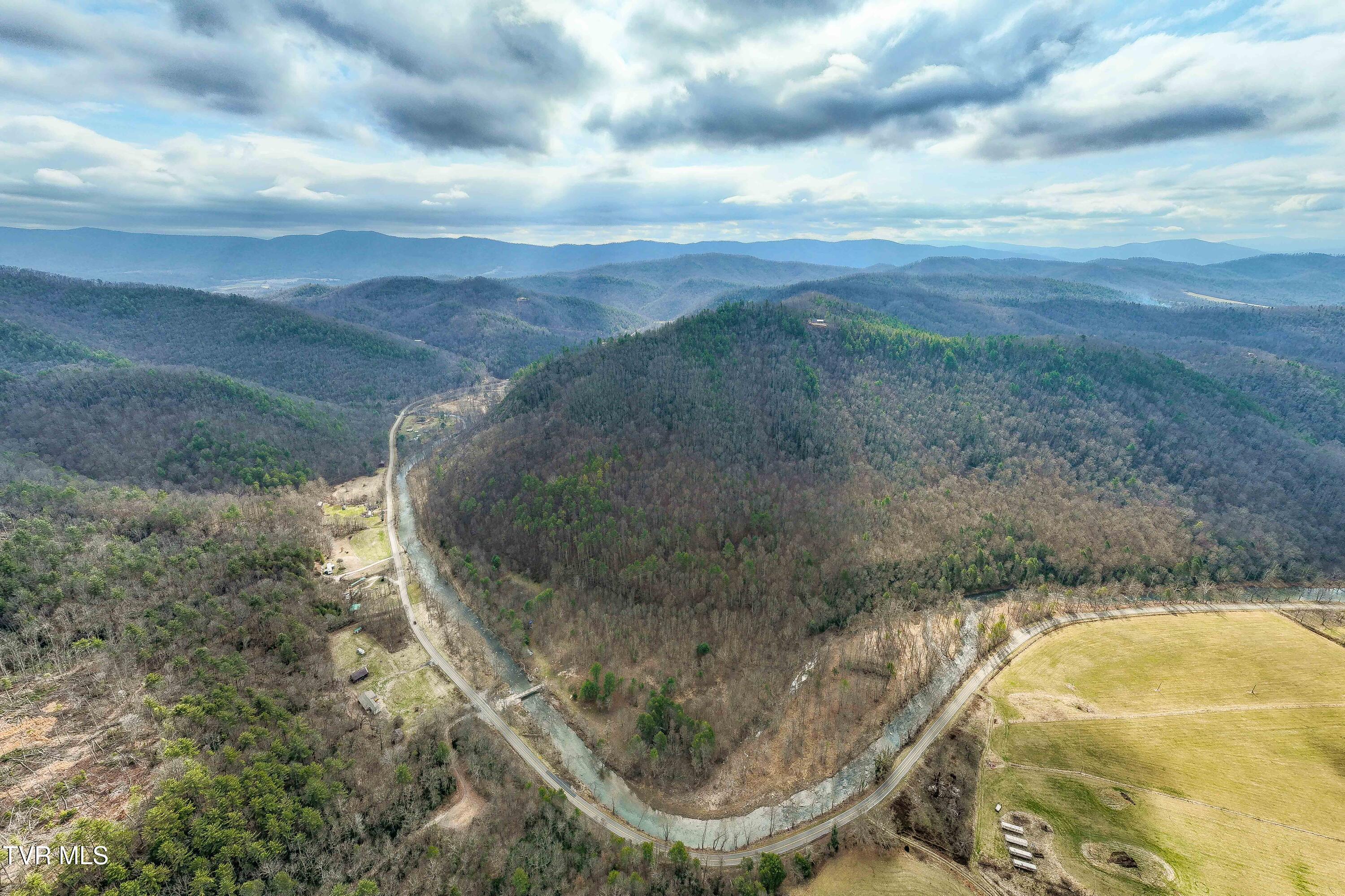 Image 4: 9613 Roan Creek Road (2 of 71)