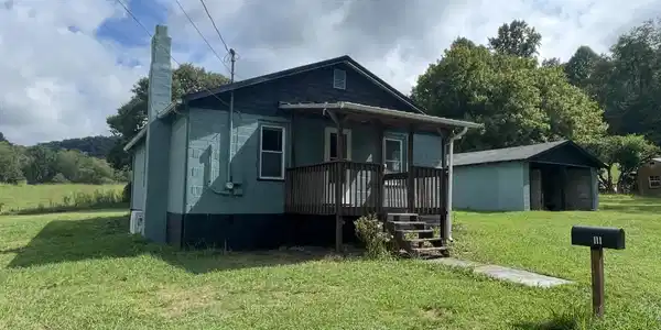 111 Laura Bowers Road