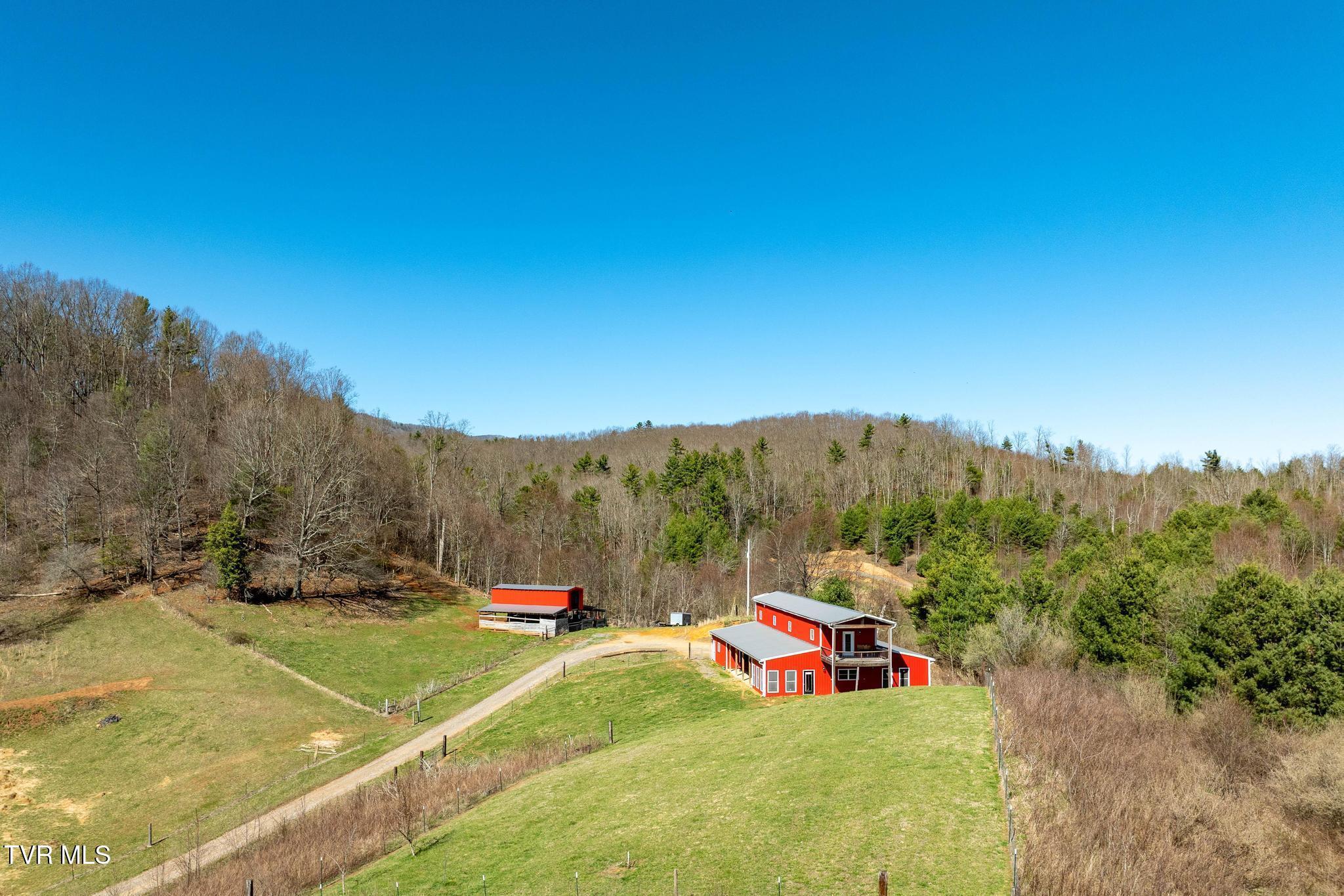 Image 1: 533 Robinson Hollow Lane (30 of 102)