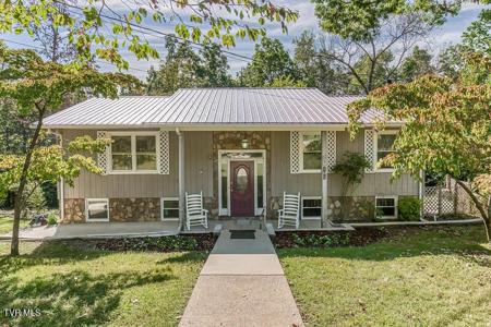 101 South Hickory Circle