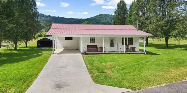 156 Ebbing Flowing Springs Road
