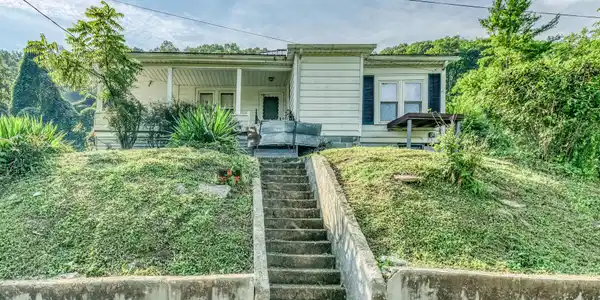 242 Robinson Avenue