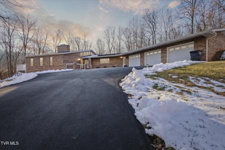 4005 Foxfire Lane