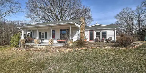 Image 2: 634 Cherokee Dr BJ