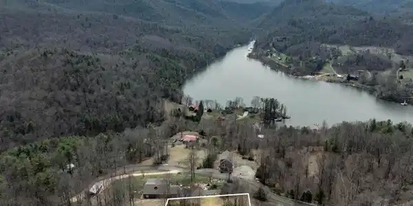 Image 3: TD Lakeridge Lot 19 (3 of 31)