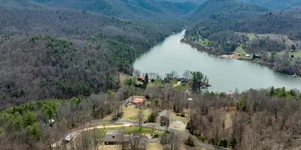 Image 4: TD Lakeridge Lot 19 (4 of 31)