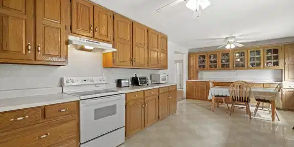 Image 4: 3