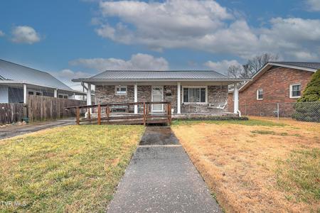 1621 Redwood Drive