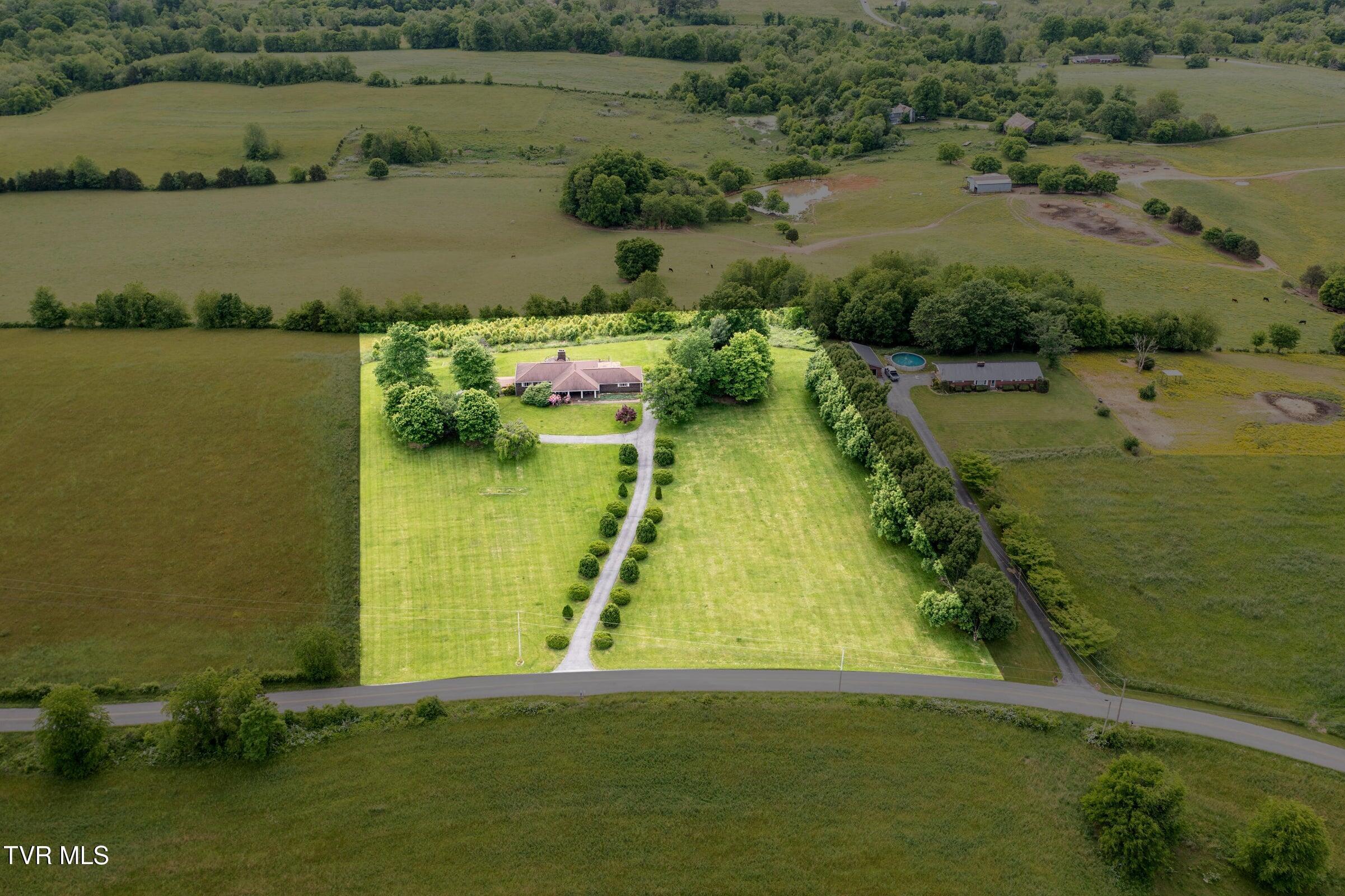 Image 2: Aerial Photo of 173 Dward
