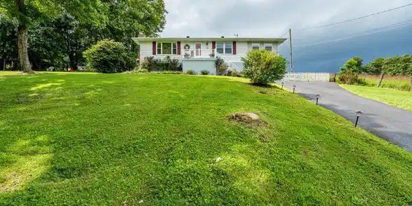 Image 3: 8589 Reedy Creek Rd (2 of 58)