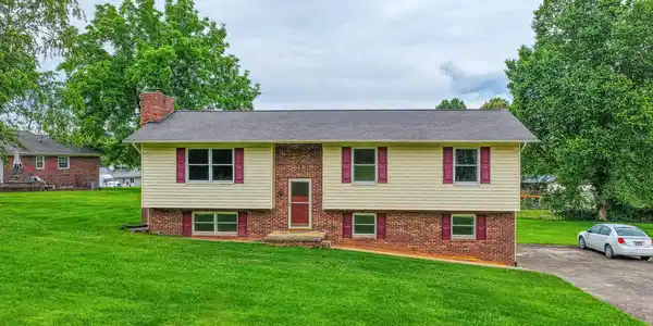 1408 Valley Lane