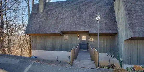 316 Hickory Bluff