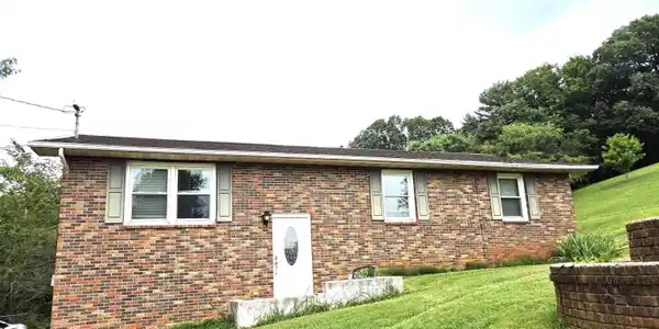 Image 2: 01 Front