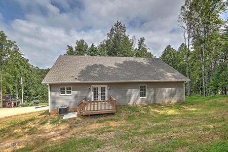 476 Norris Rd ( Bridle Path) Road