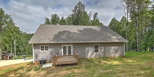 476 Norris Rd ( Bridle Path) Road