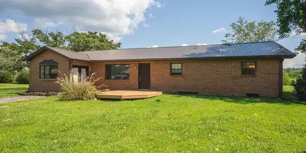 211 Chestnut Road