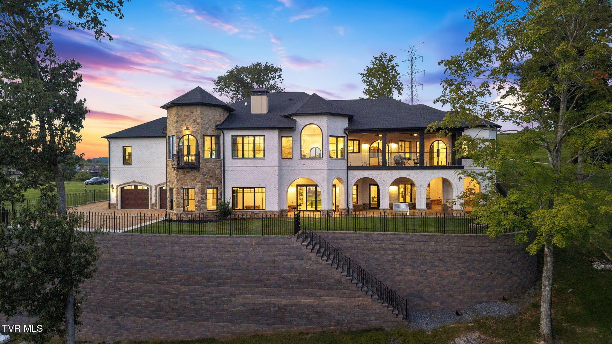 Image 2: 1-web-or-mls-DJI_20250901200608_0187_D