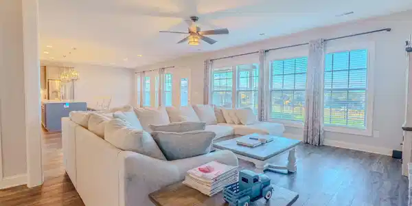 Image 3: 20-web-or-mls-DSC02193-HDR