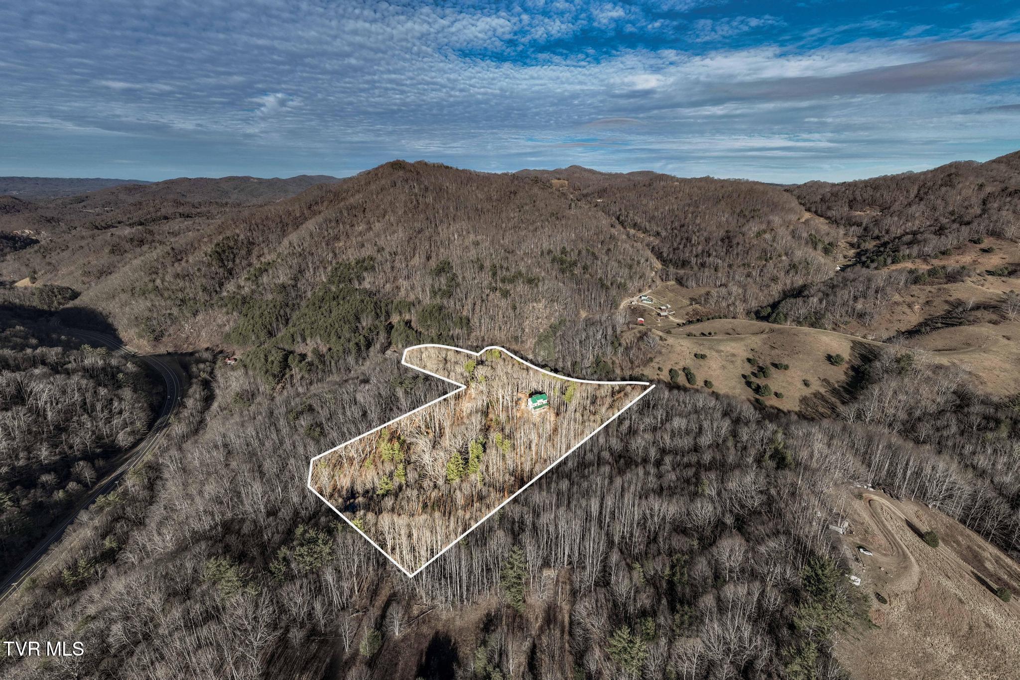 Image 4: 324 Allen Snyder Rd (3 of 80)