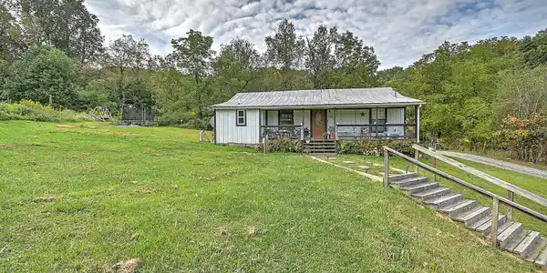 8806 Highway 19-E