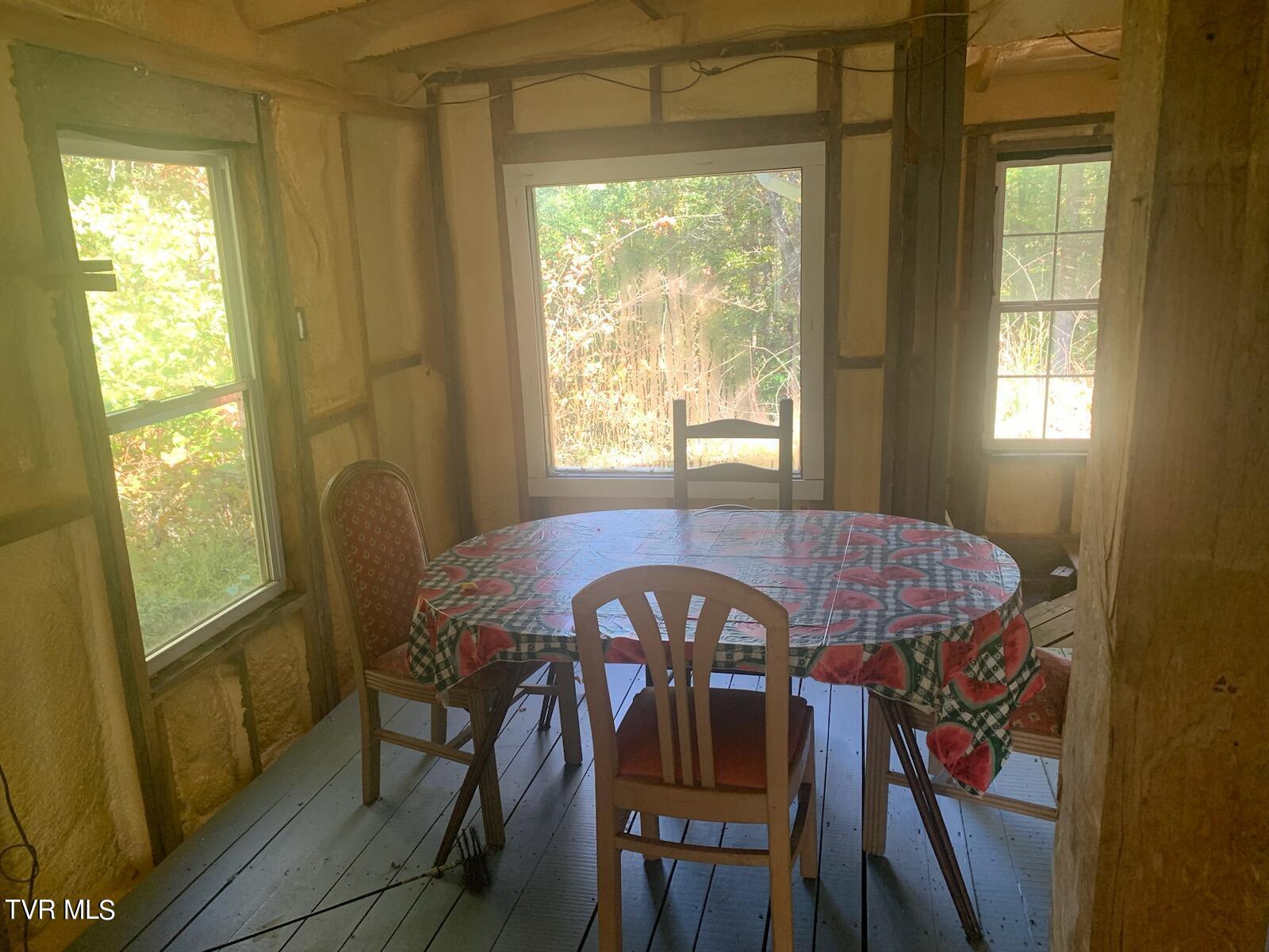 Image 3: eating area