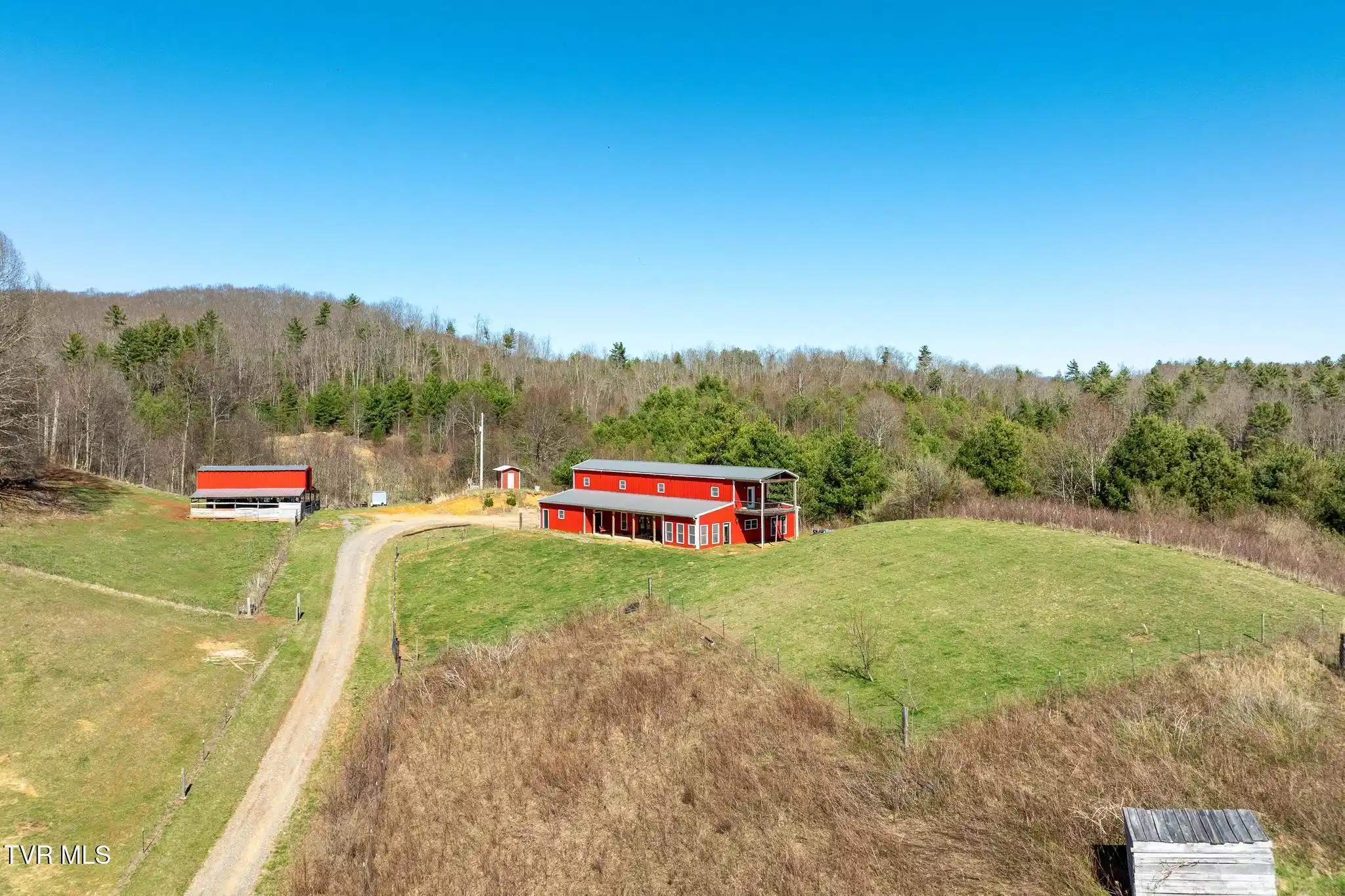 Image 1: 533 Robinson Hollow Lane (29 of 102)