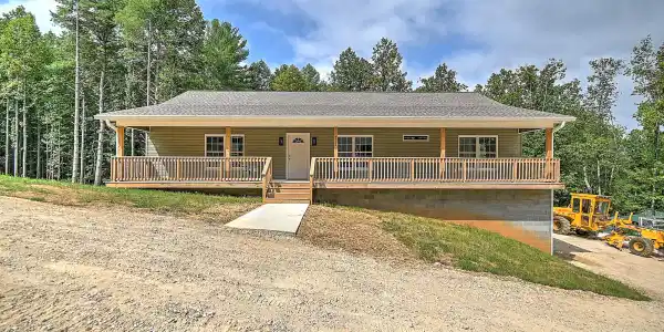 477 Norris Rd ( Bridle Path) Road