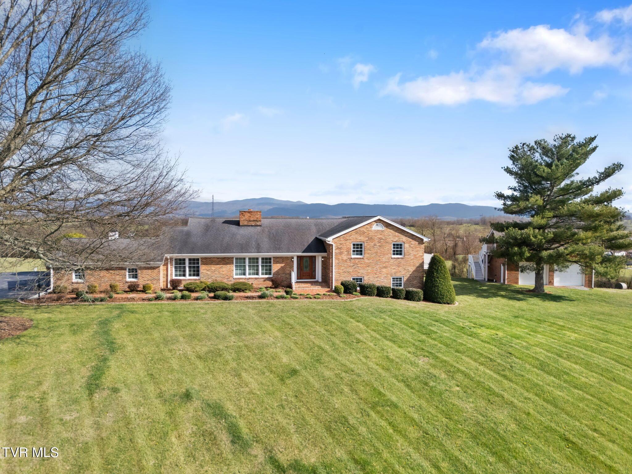 Image 2: 1-web-or-mls-12084-tanglewood-dr