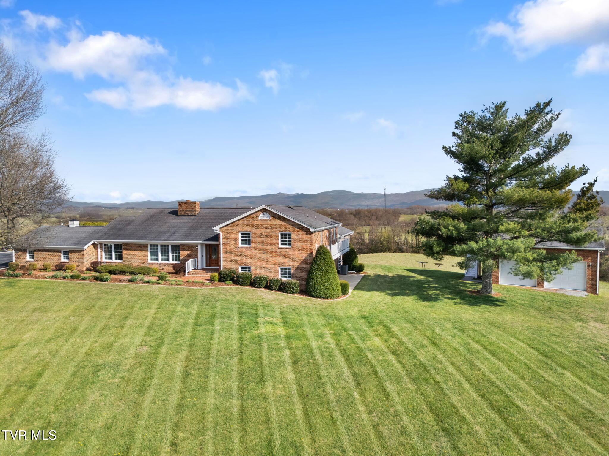 Image 3: 2-web-or-mls-12084-tanglewood-dr
