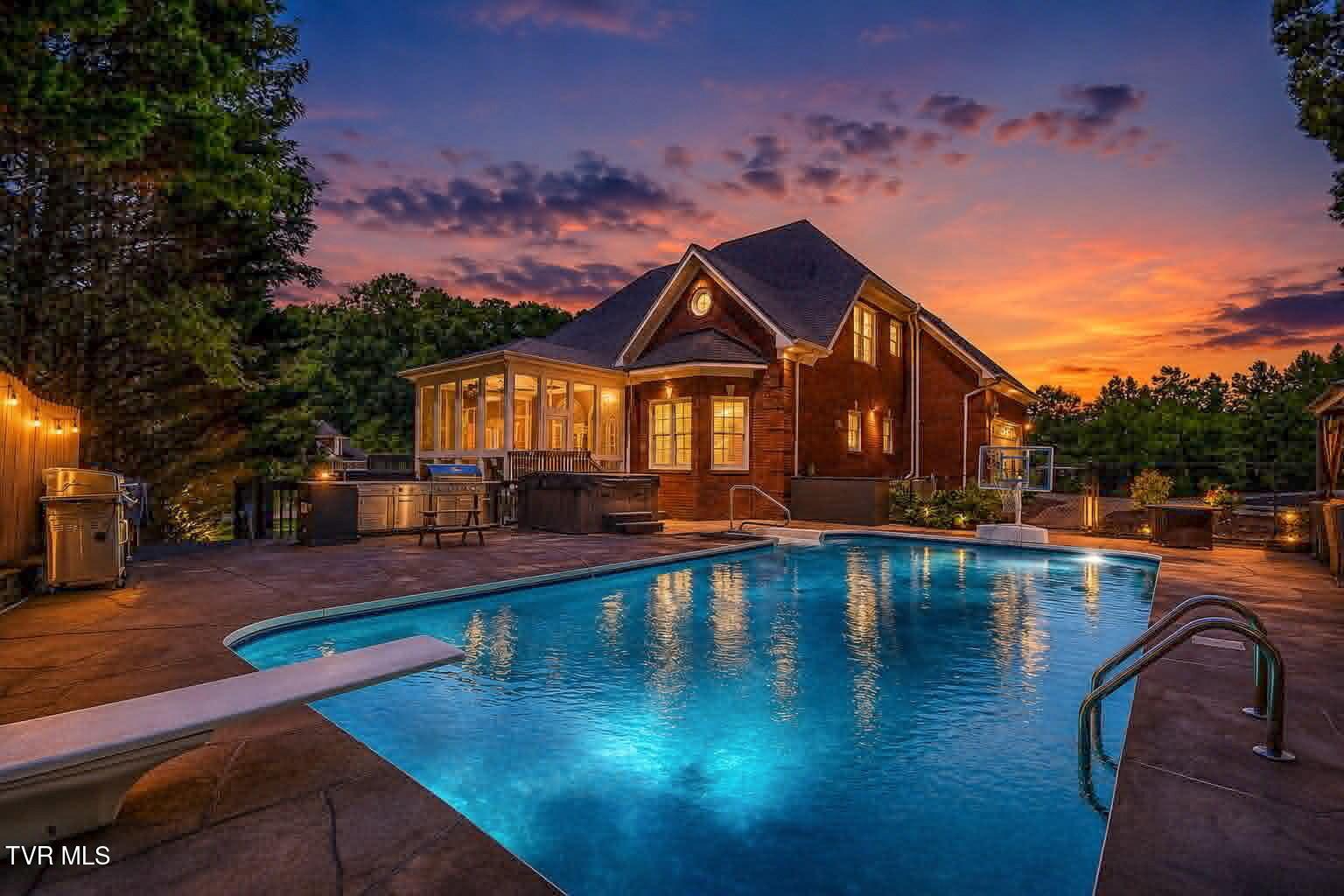 Image 2: 2-web-or-mls-1237 Sussex KK-5