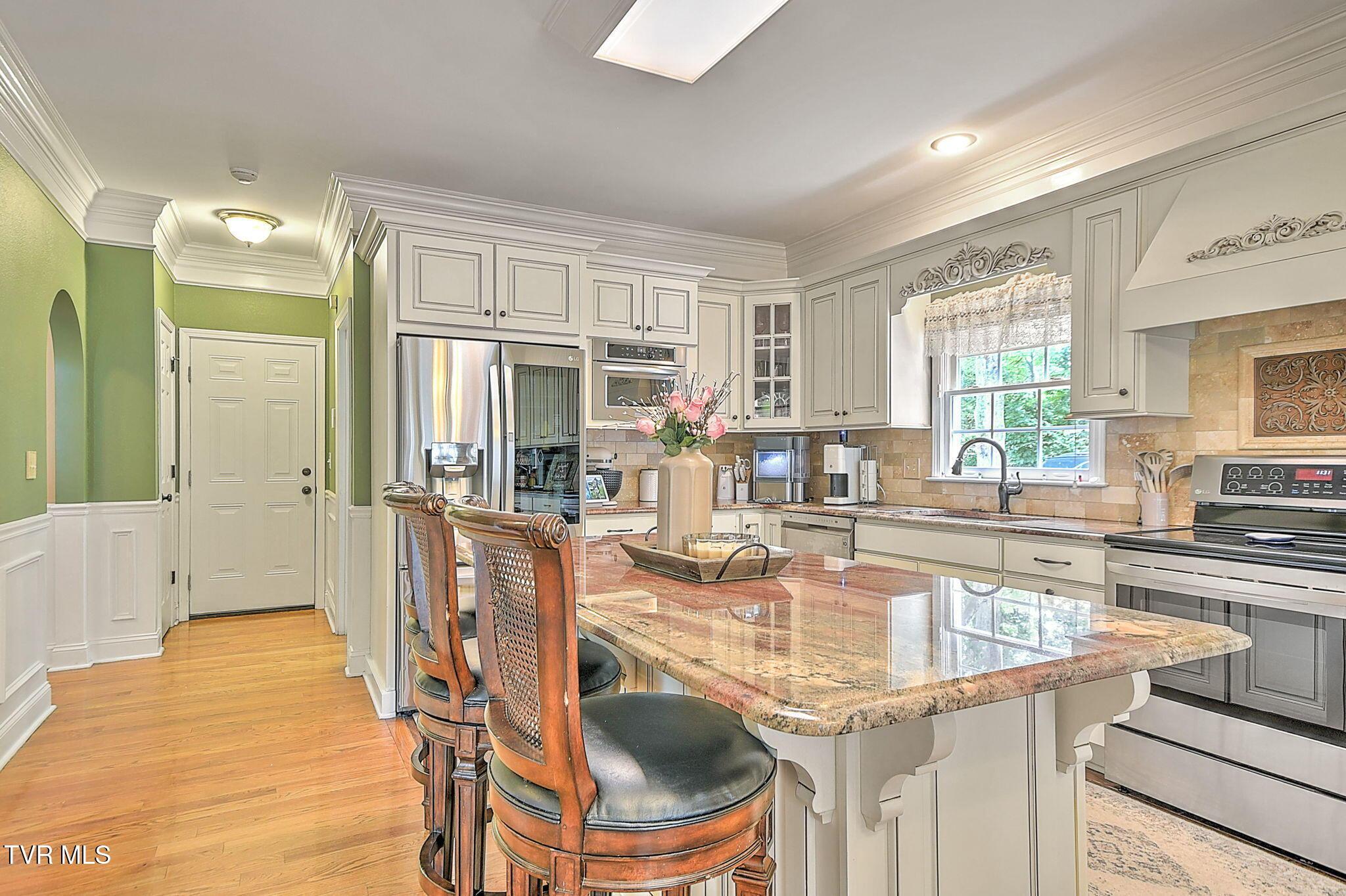 Image 3: 25-web-or-mls-1237 Sussex KK-25
