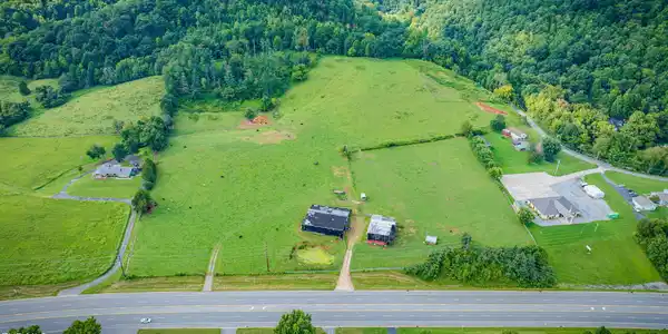 Image 3: 143 HWY 91, Eliz 37643