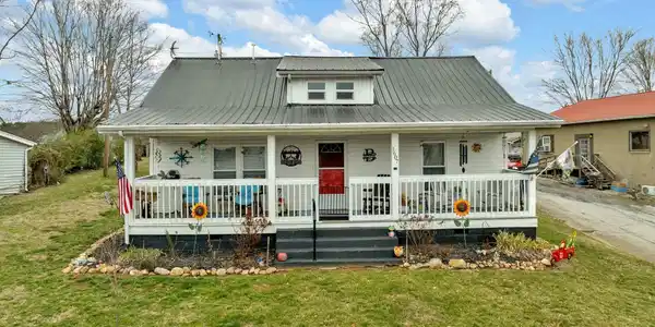 1607 Main Street