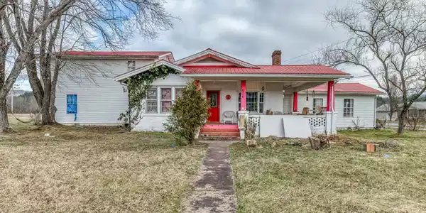 920 North Highway 421