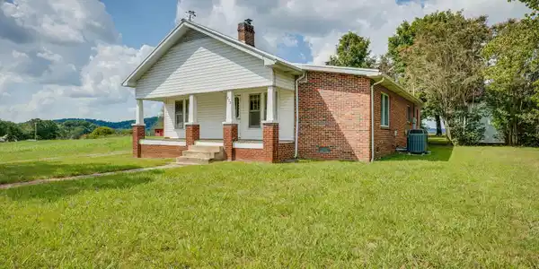 873 Highway 81 N